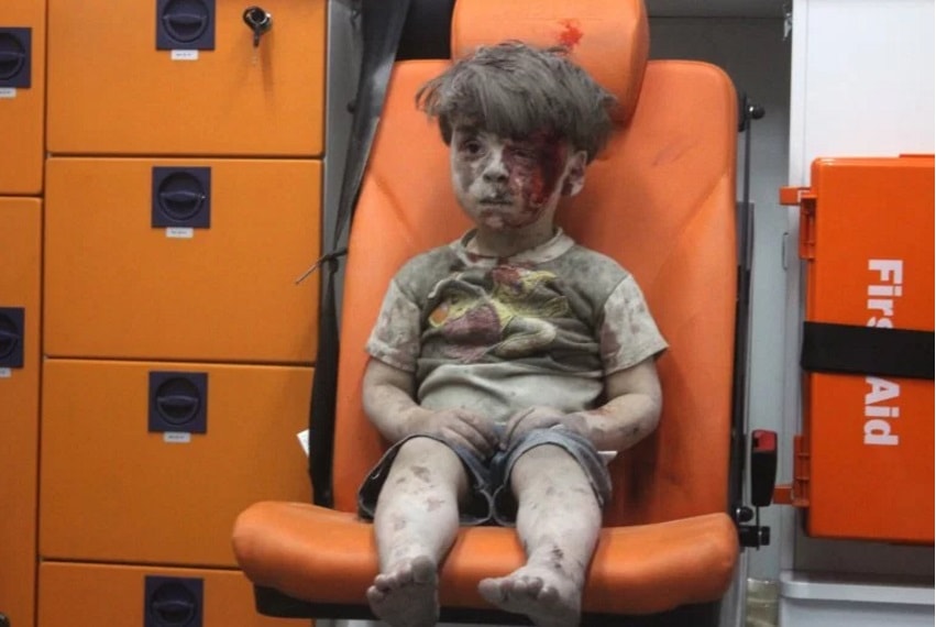 nino rescatado del bombardeo en alepo - Los Momentos que Conmocionaron al mundo en 2016