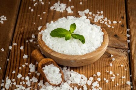 Lee más sobre el artículo 5 razones por las que deberías usar un exfoliante con sal