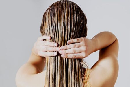 Lee más sobre el artículo Acondicionador – Beneficios y como aplicar el producto en el cabello.