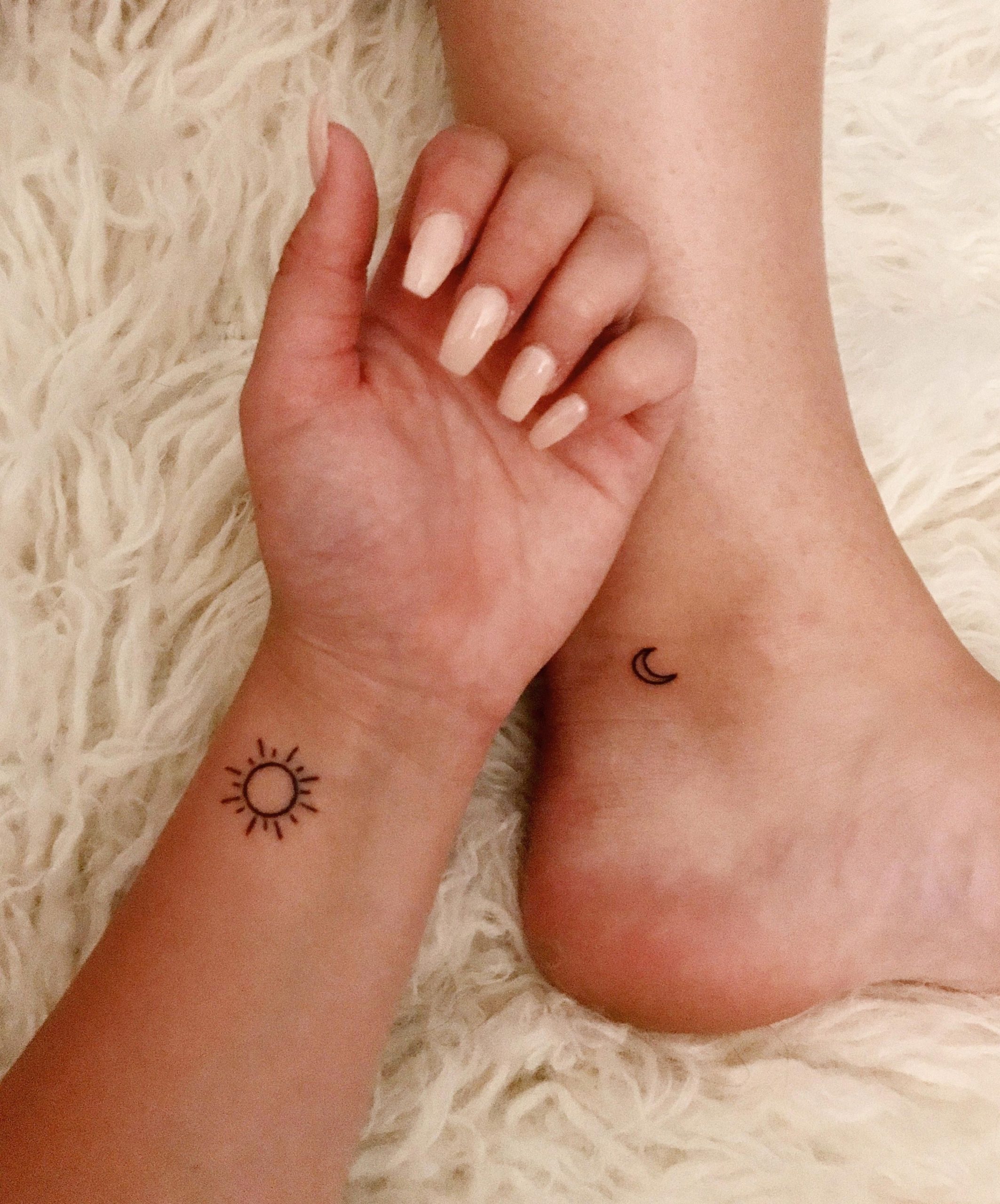 tatuajes minimalistas 2 18 - 25 Ideas de Tatuajes Minimalistas para inspirar tu primer tatuaje